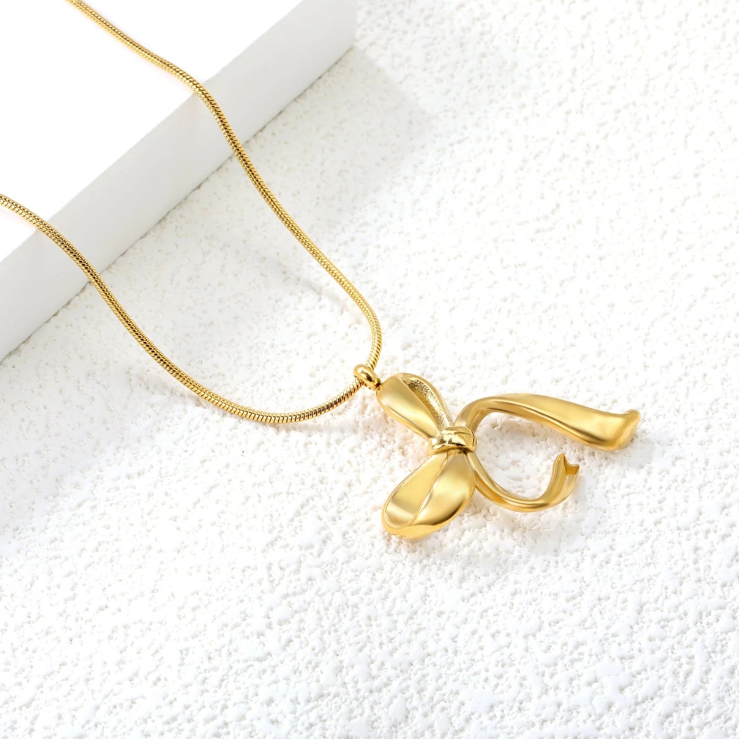 Zena Bow Necklace