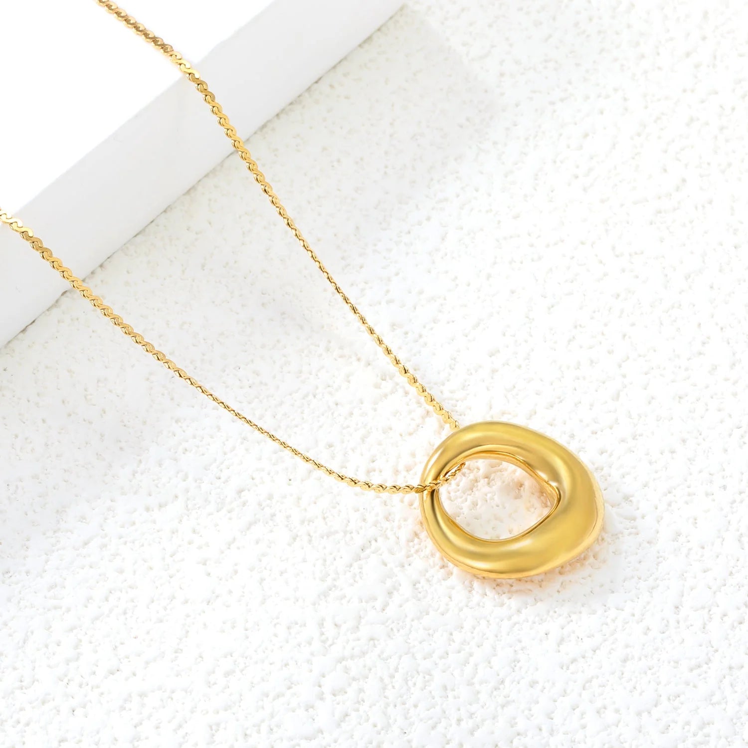 Niva Arc Necklace