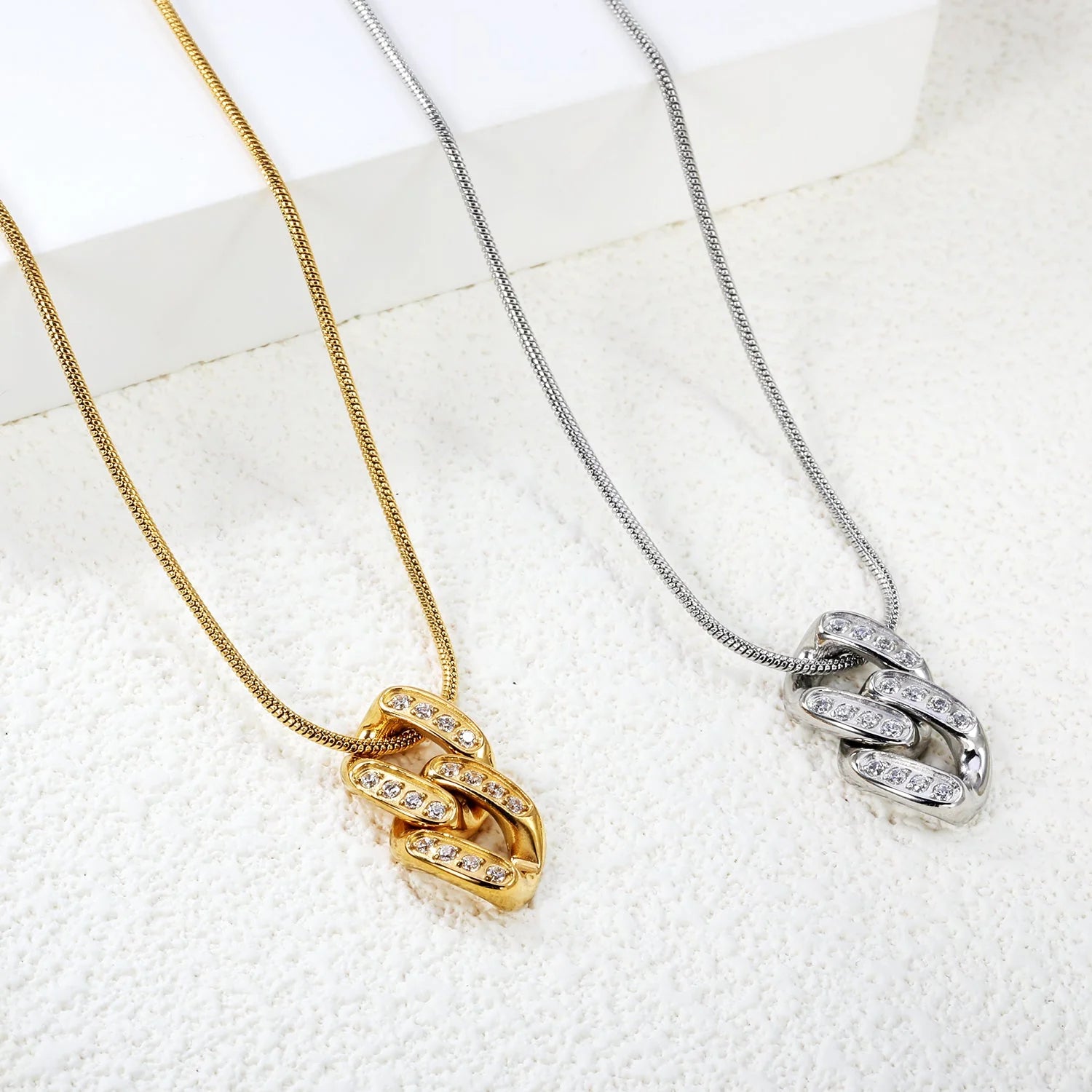 Alva Link Necklace