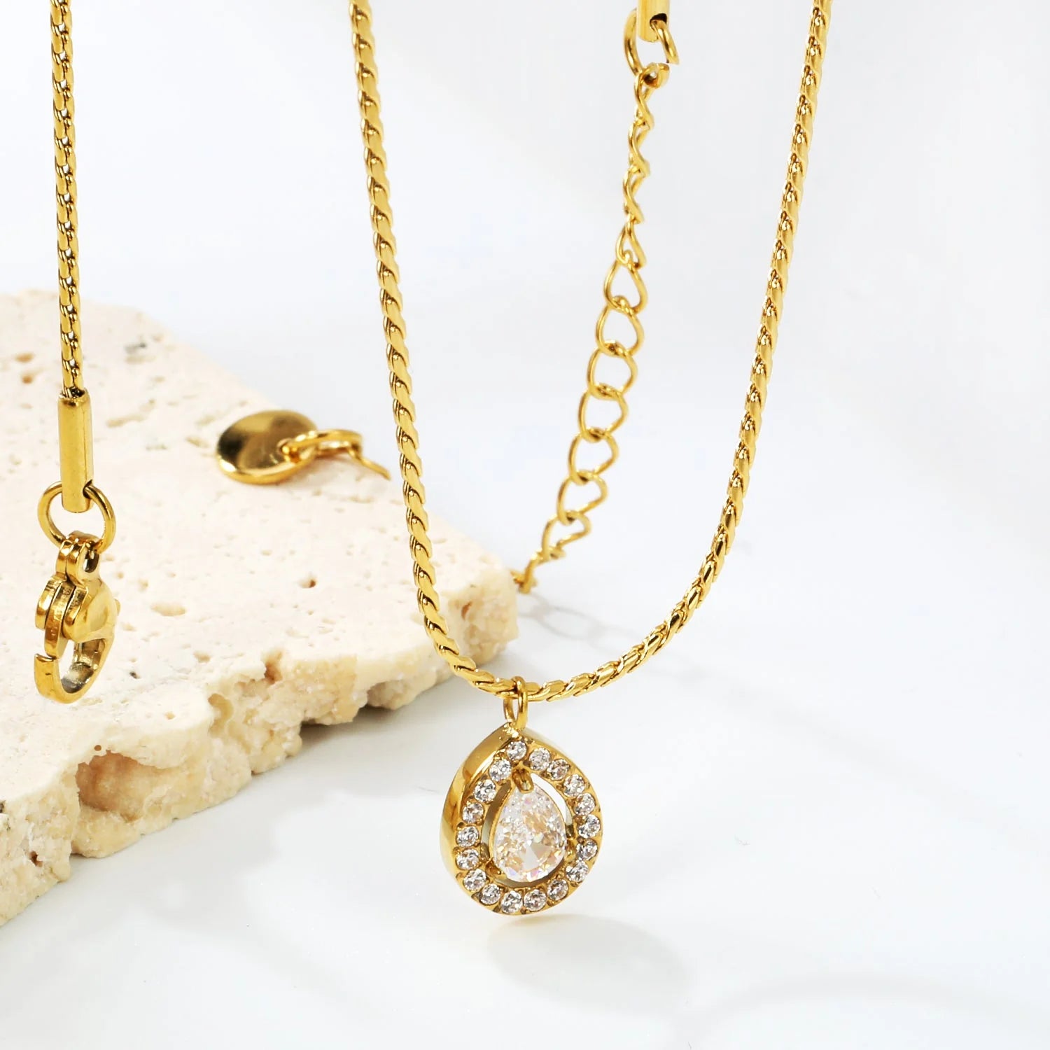 Elen Teardrop Necklace
