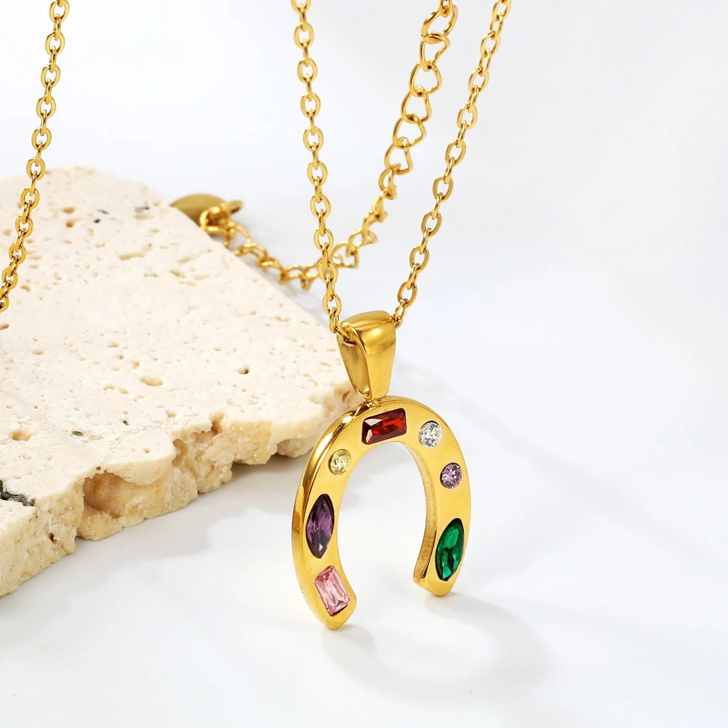 Aina Horshshoe Necklace