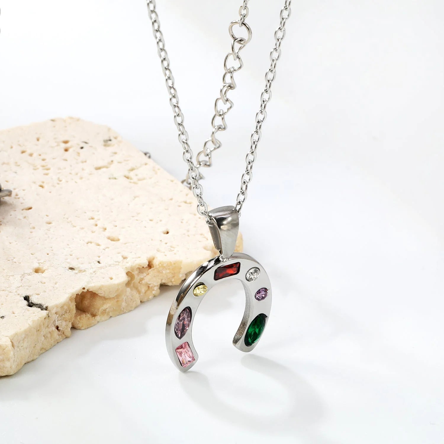 Aina Horshshoe Necklace