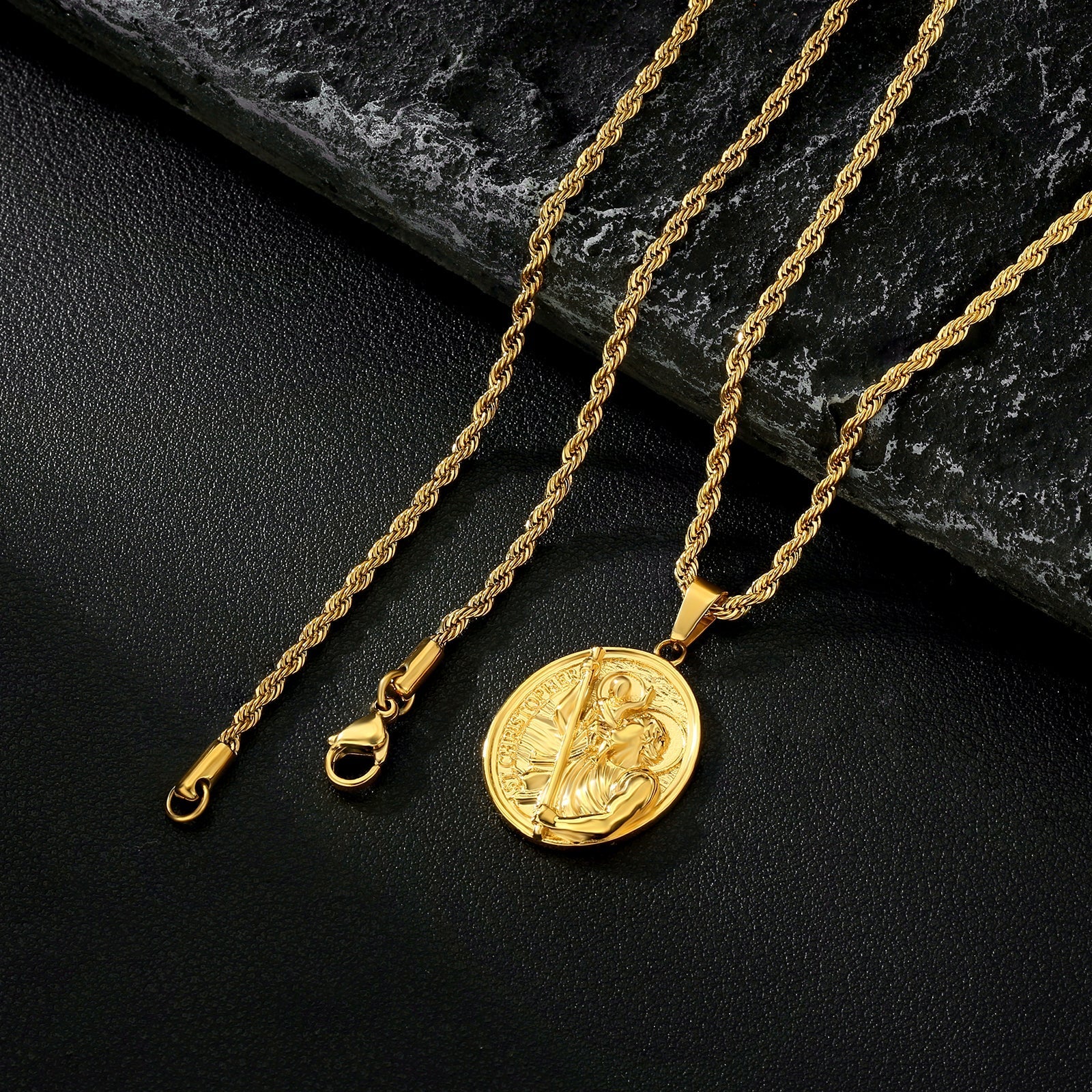 St. Christopher Oval Pendant | Gold