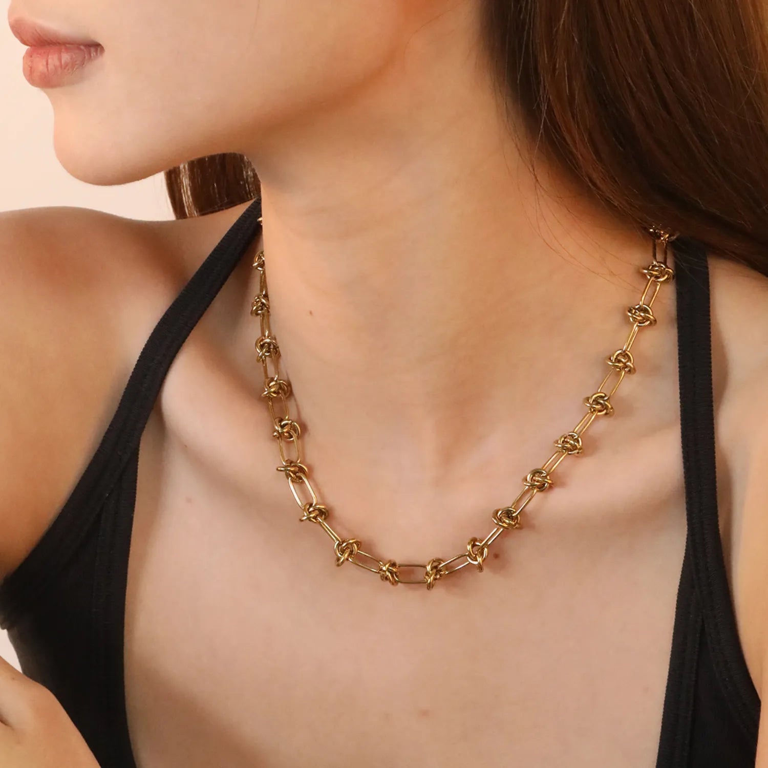 Una Knot Necklace