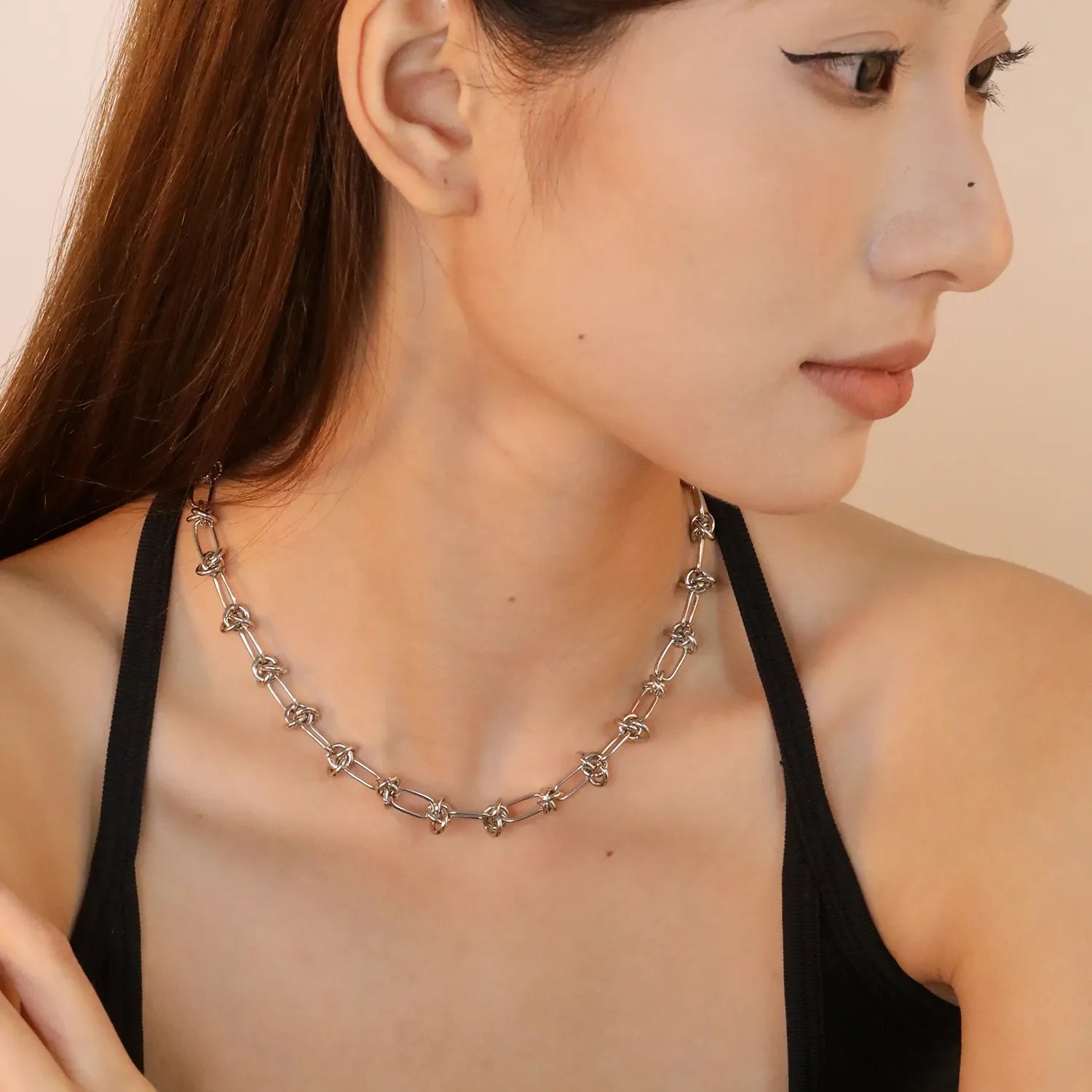 Una Knot Necklace