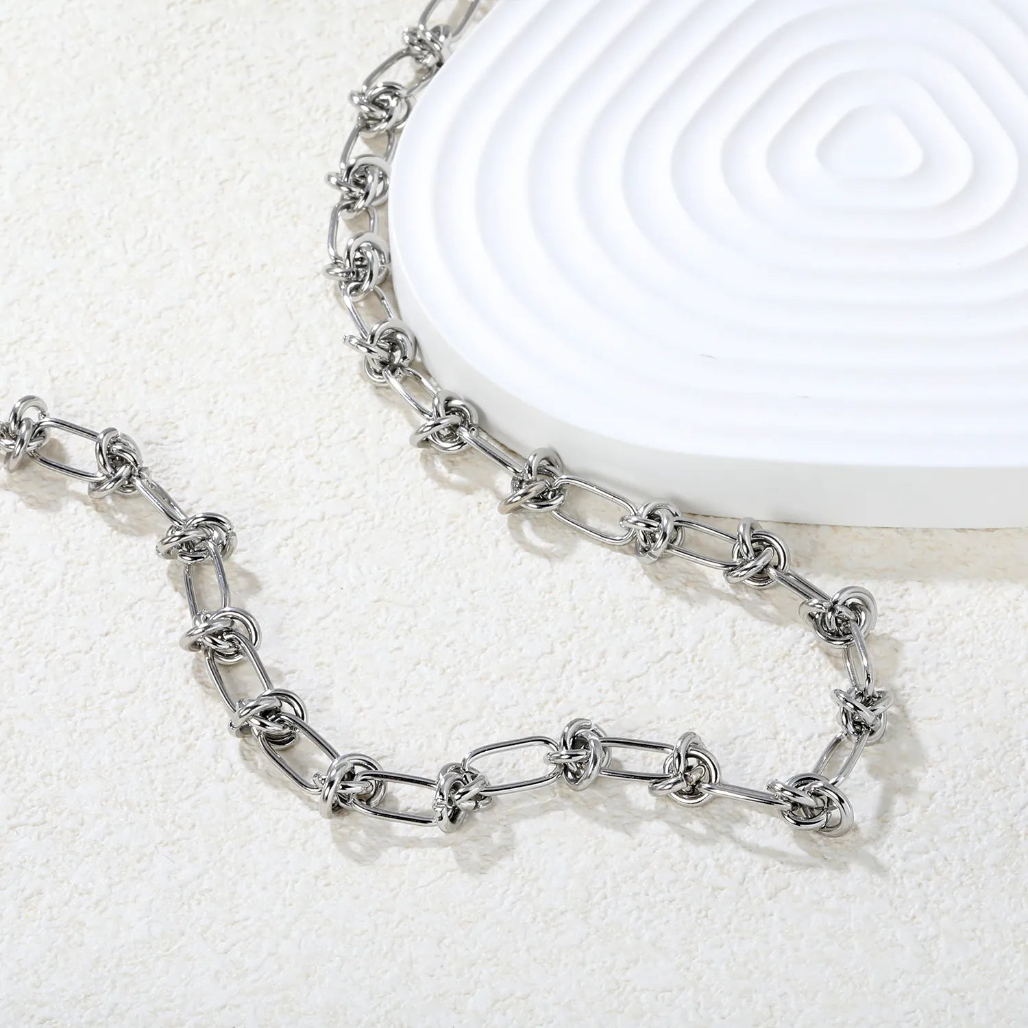 Una Knot Necklace